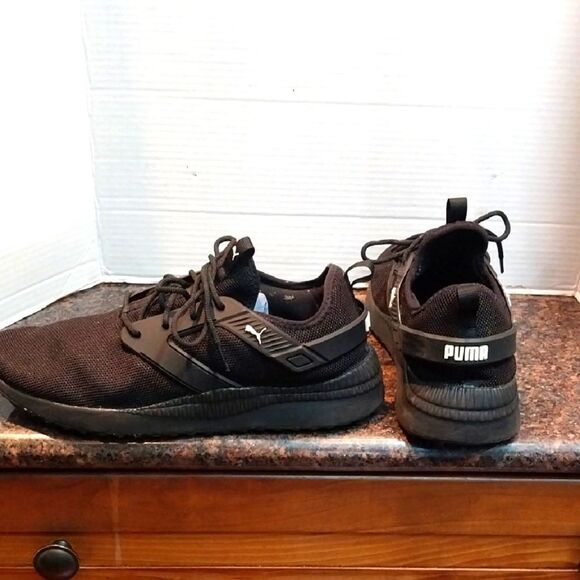 Puma Black  Sneakers with Cushioned Midsole and Modern Silhouette. Size 12. - Picture 1 of 4